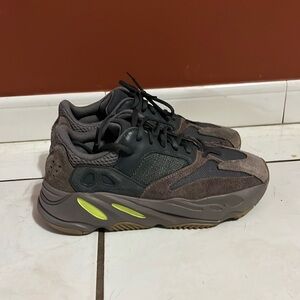 Yeezy boost 700 “Mauve”